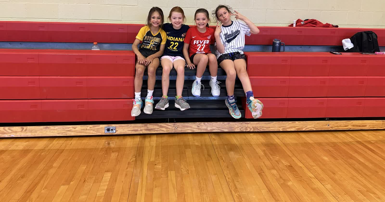 Kids smiling together at a Gallagher session